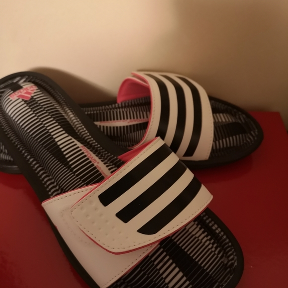 Adidas sandals slippers - Picture 3 of 9